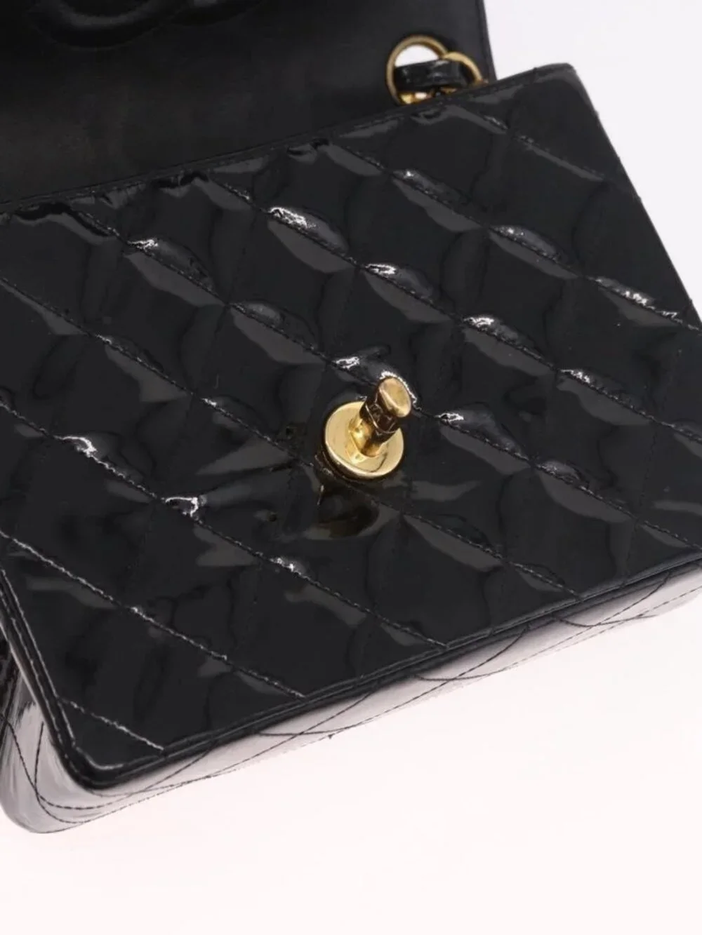 CHANEL Mini Matelasse 17 Chain Bag Patent leather Black Gold CC Auth 184825V